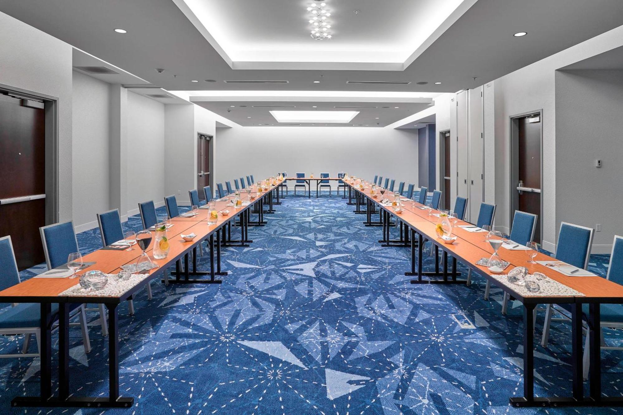 Renaissance Edmonton Airport Hotel Ниску Экстерьер фото