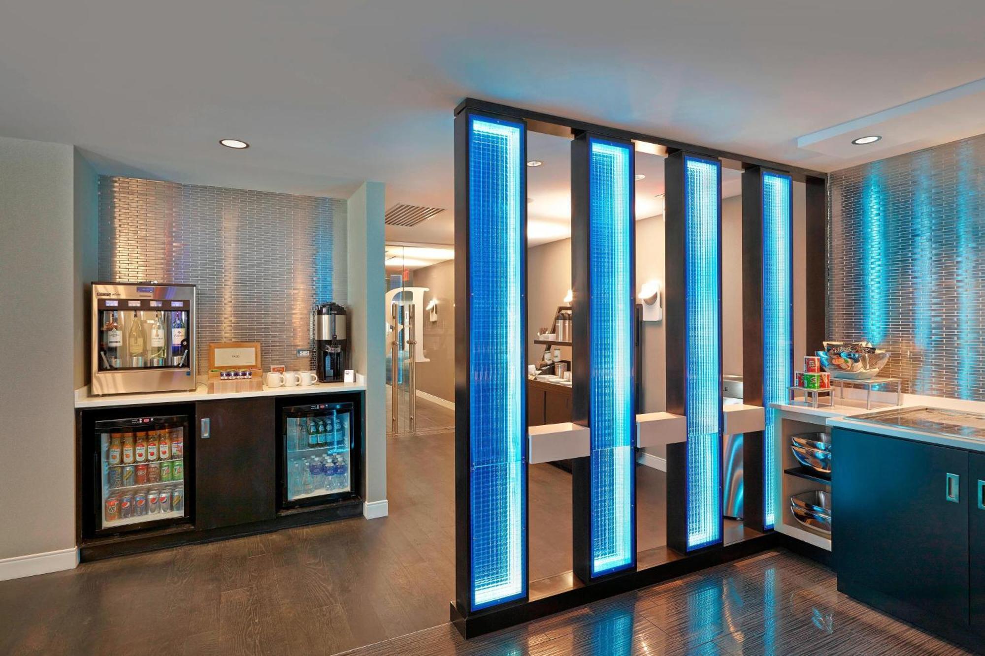 Renaissance Edmonton Airport Hotel Ниску Экстерьер фото
