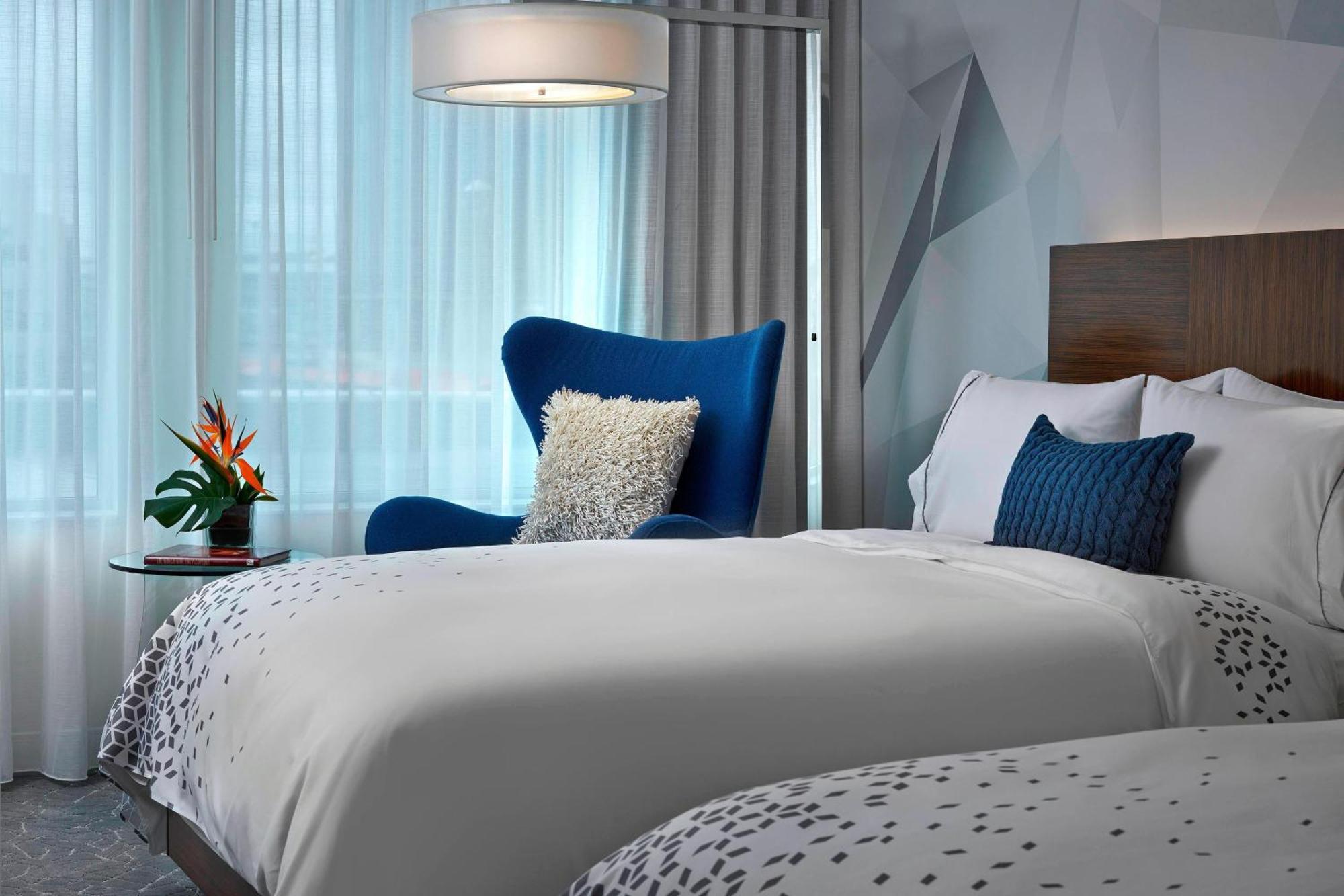 Renaissance Edmonton Airport Hotel Ниску Экстерьер фото